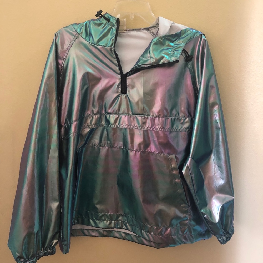 IRIDESCENT WIND BREAKER